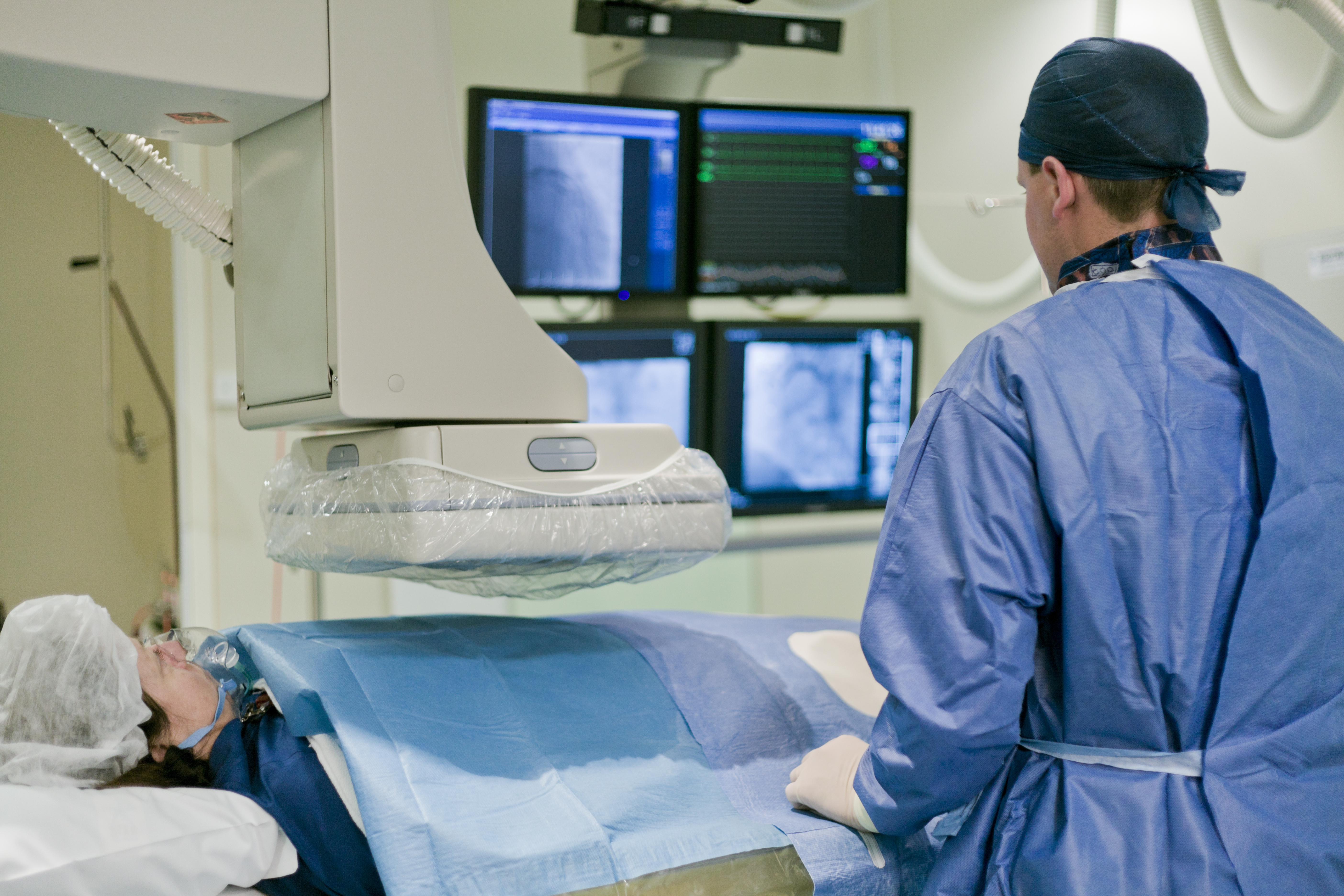 interventional radiologist in cathlab